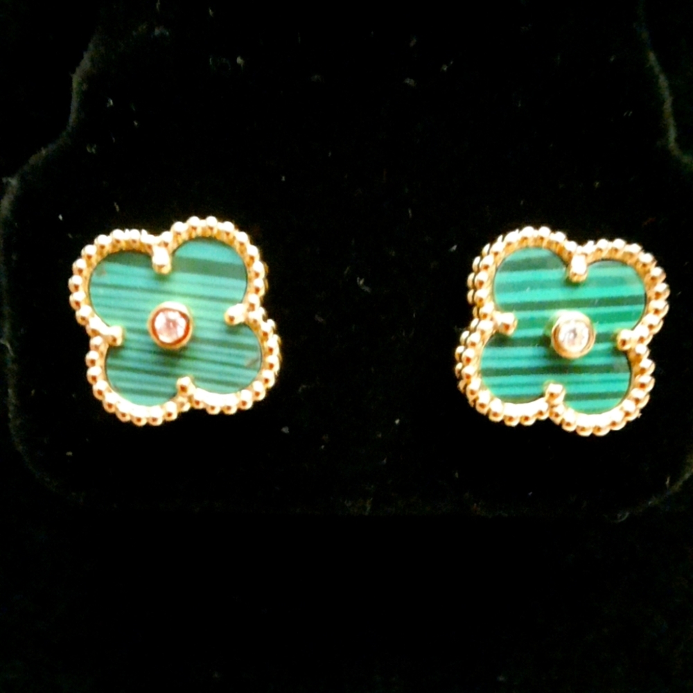 VCA Magic Alhambra ear studs